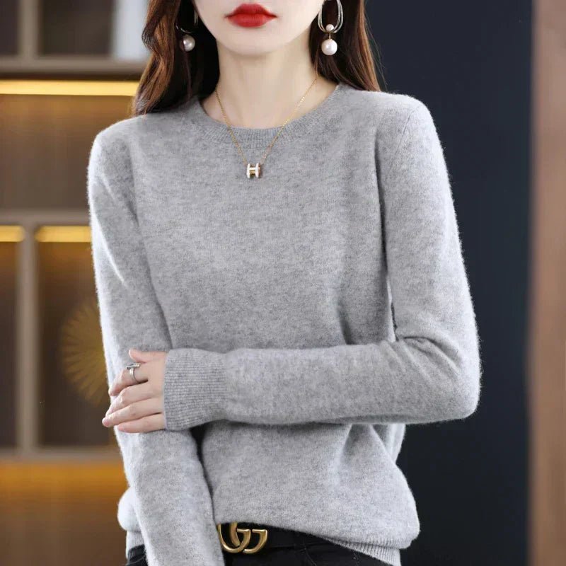 Marielle classic crew neck sweater in green, front view
