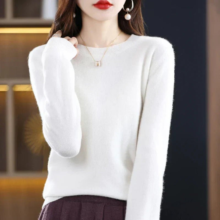 Marielle classic crew neck sweater in green, front view