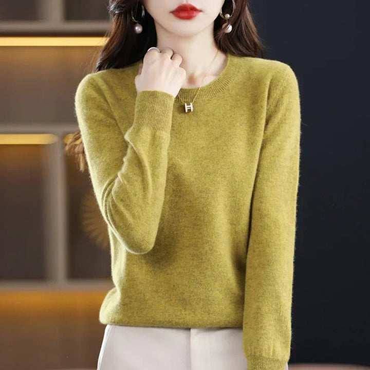 Marielle classic crew neck sweater in green, front view