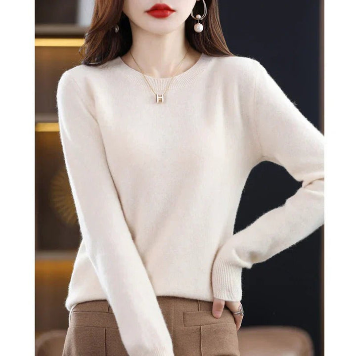 Marielle classic crew neck sweater in green, front view