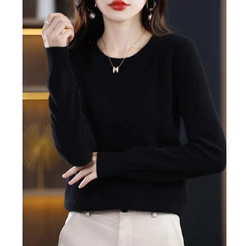 Marielle classic crew neck sweater in green, front view