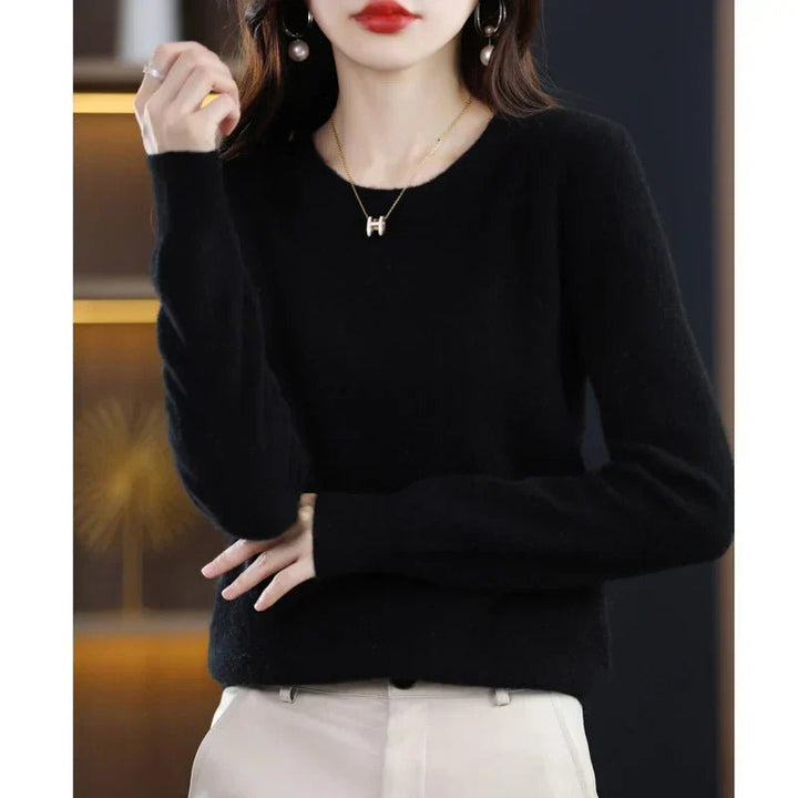 Marielle classic crew neck sweater in green, front view