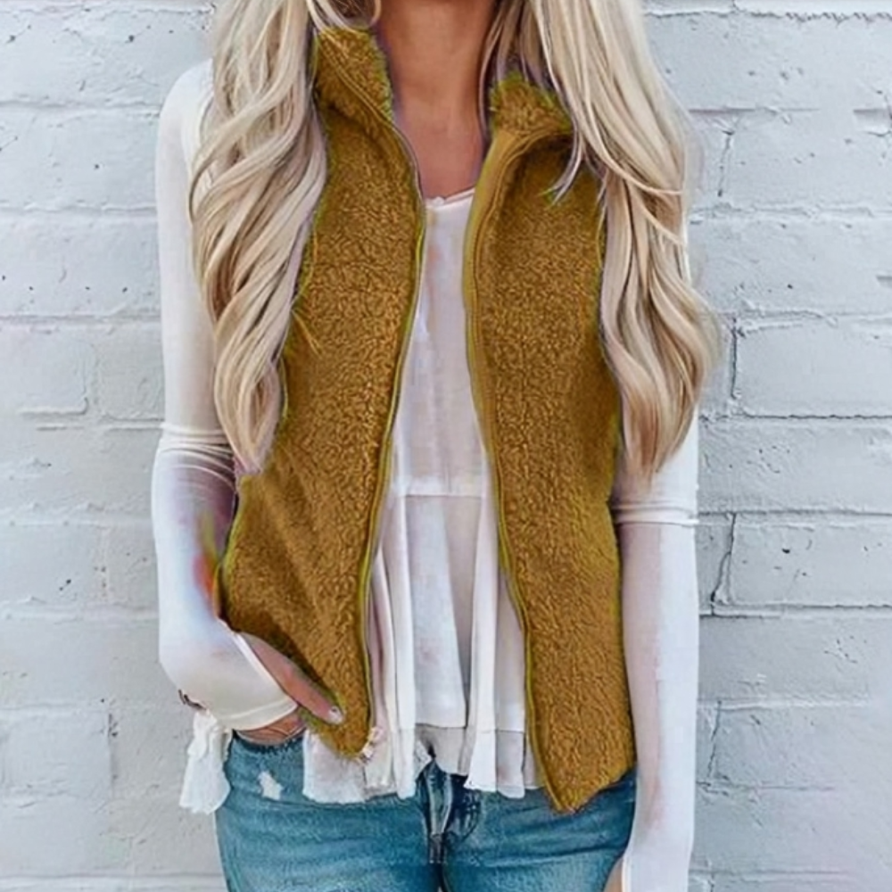 Solene fleece vest in camel, close-up front detail