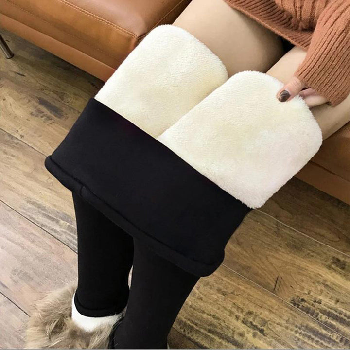Close-up of Noelle leggings' fold-over fleece cuffs at the ankle