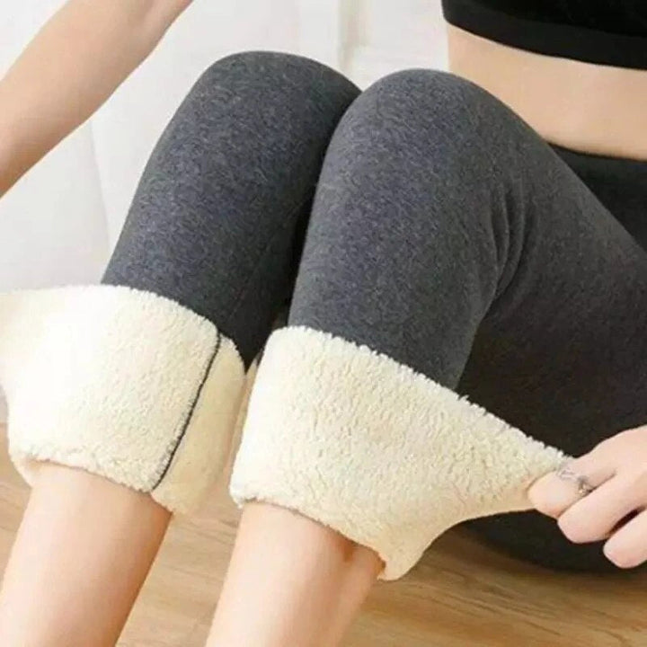 Wilhelmina leggings cropped view of plush fleece lining