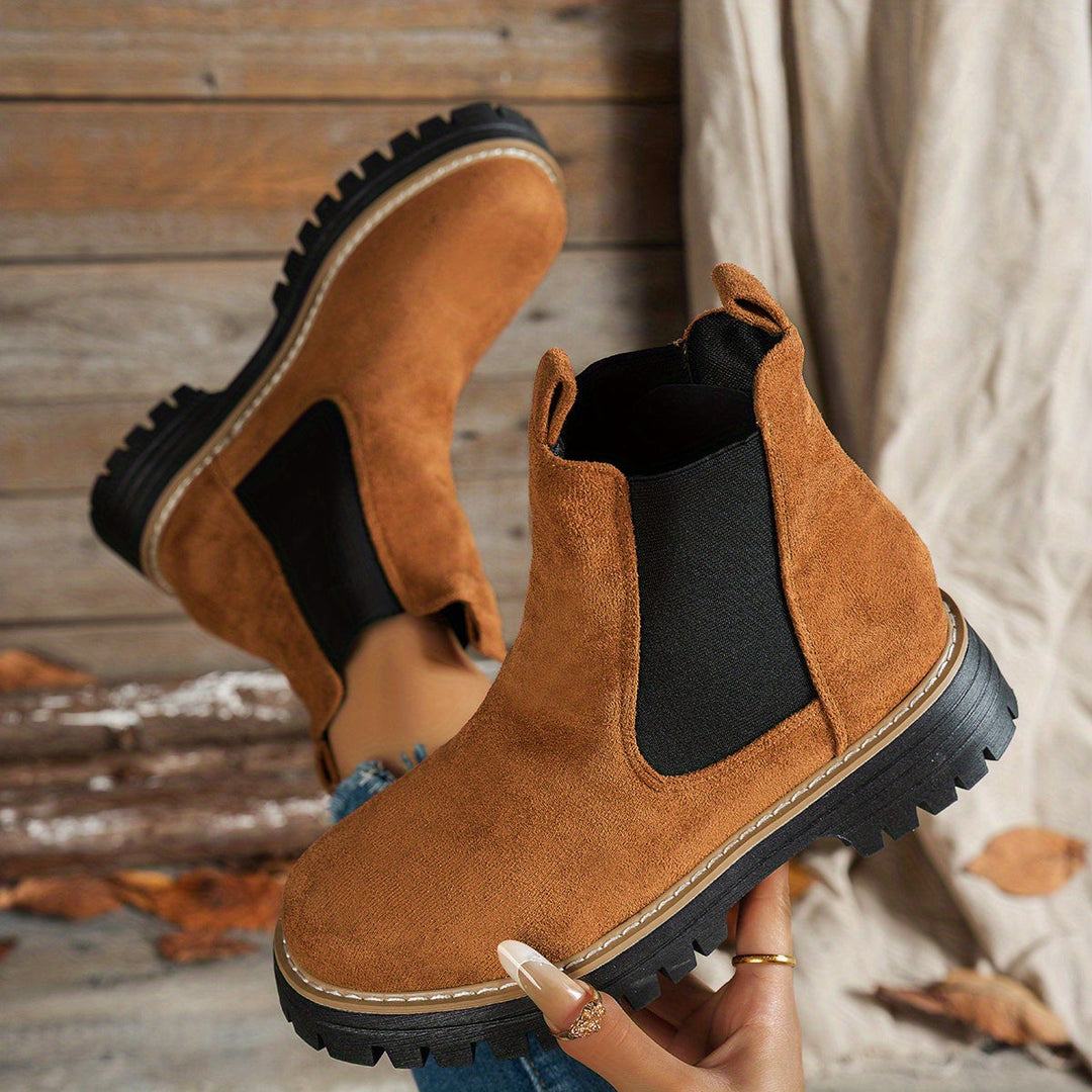 Wynter Chelsea boots in brown, top view with sole detail