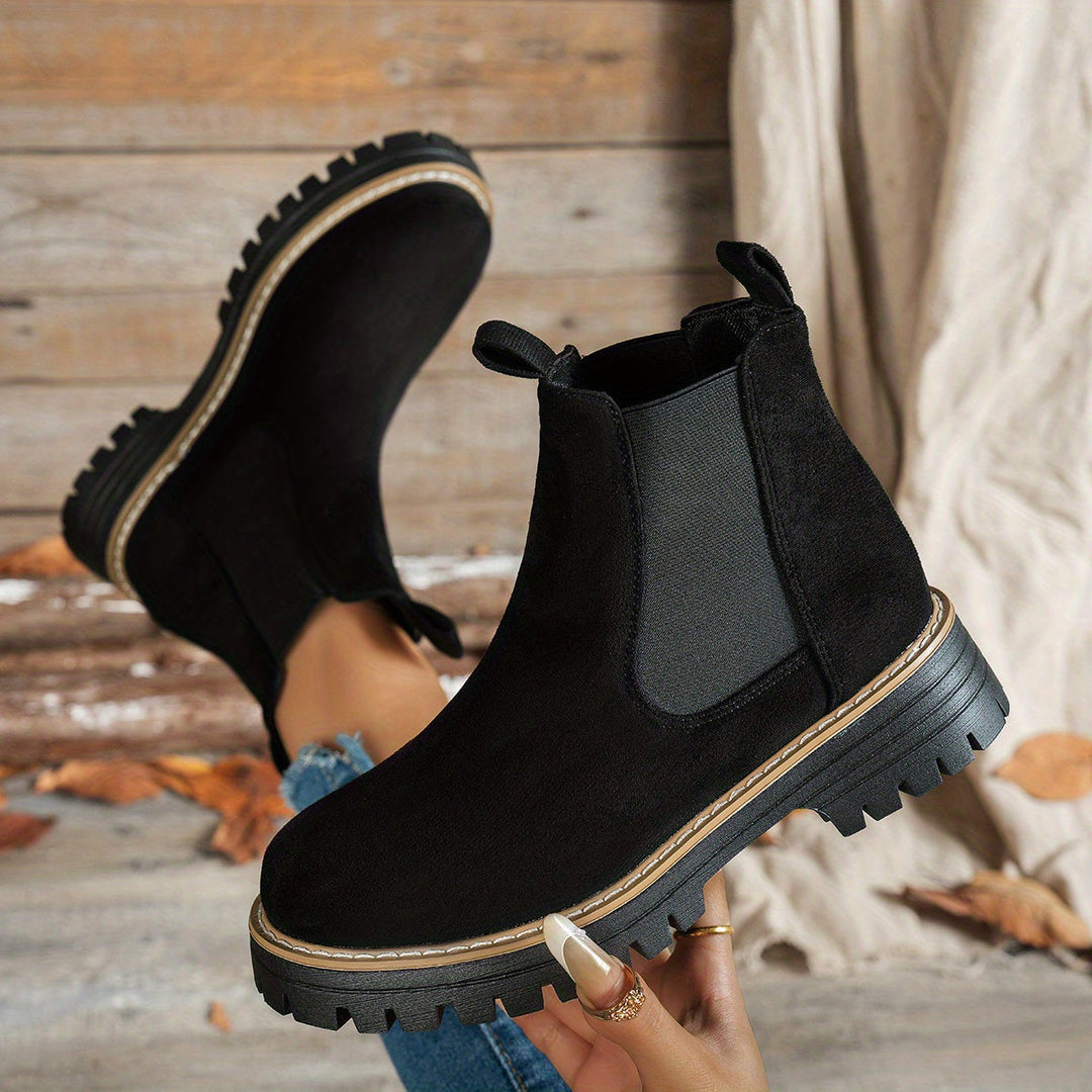 Wynter Chelsea boots in black, top view with sole detail